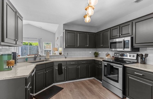 Kings Grant House | We Love Dogs | No Pet Fees | Near Wrightsville Bch