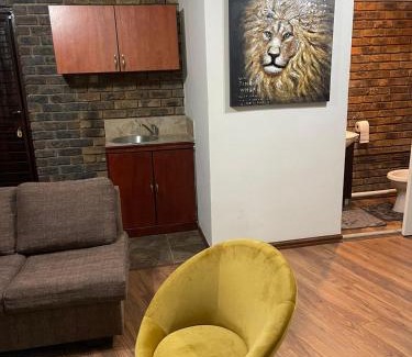 Rooihuiskraal House | We Love Properties Guest House