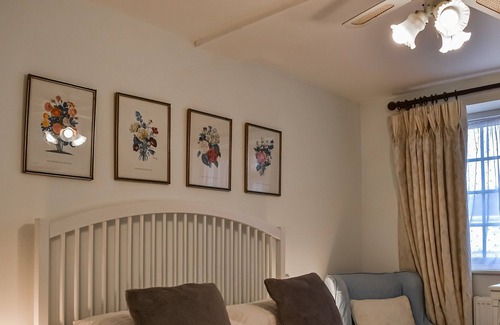 Hayling Island Cottage | We love the apartment set within 1 mile of Hayling Islands foreshore and an ideal base to explore th