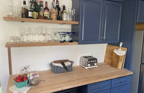 Culloden Shores House | We love well behaved dogs. Walk to everything from this well equipped compound.