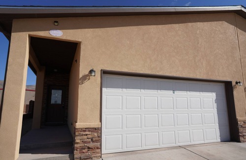 Alamogordo House | We offer discounted rates for Holloman AFB TDY/other 6 month or more tenants.