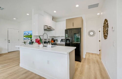 Midway City House | WE12-Modern Home near Asian Garden Mall