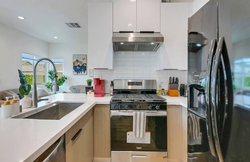 Midway City House | WE12-Modern Home near Asian Garden Mall