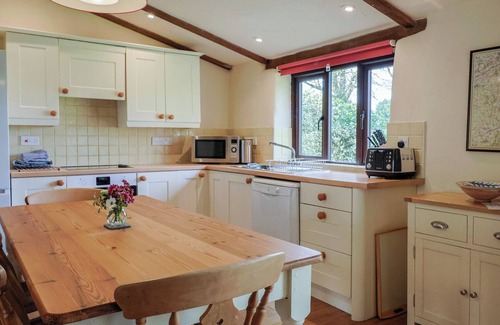 Honiton Cottage | WEATHERVANE COTTAGE, pet friendly, with open fire in Upottery