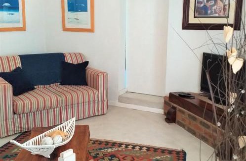 Helderberg Rural House | Weavers' Cottage