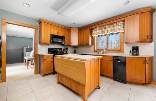 Bellaire House | Weber | Traeger | Beach | Hot Tub | Sauna | Pool