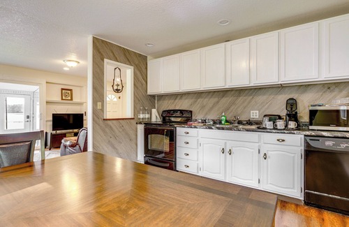 North Webster Cottage | Webster Lake Home w/Patio ~ 3 Mi to Town!
