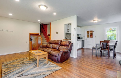 North Webster Cottage | Webster Lake Home w/Patio ~ 3 Mi to Town!