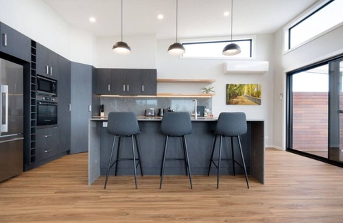 Hillwood House | WedgeTail - Stunning River Views
