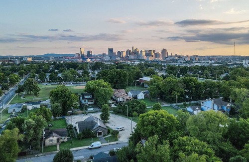 McFerrin Park House | Weekday-Specials, Skyline Views, Broadway-2.5mi