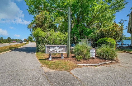 Durants Neck Condo | Weekday Waterside Retreat