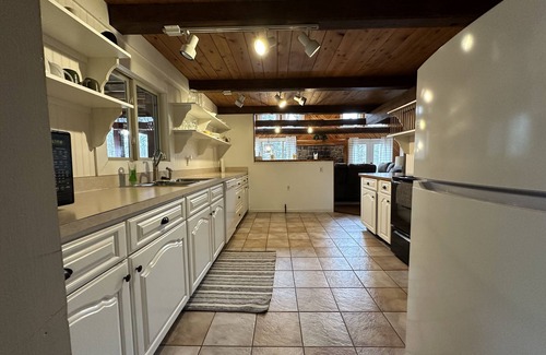 Guys Mills Cabin | Weekend Getaway, Family vacation comfort cabin