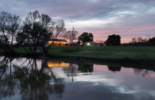 Brownwood House | Weekend Getaway on the Jim Ned River