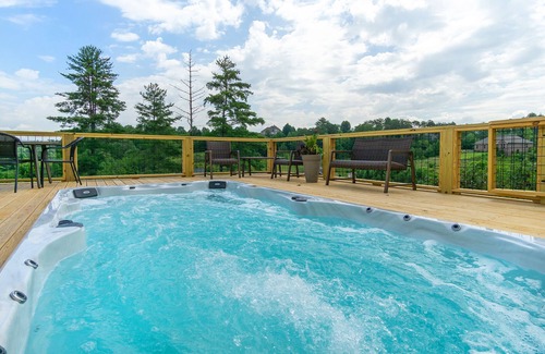 Weaverville House | Weekend with friends & family! Movie room~Swim Spa~Hot Tub~Firepit~Sleeps