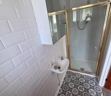 Huddersfield House | Weekly 10percent Off , WiFi, Parking, Sleep 8