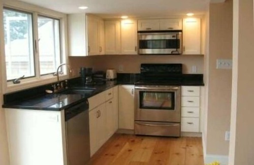 Pine Point House | Weekly Discounts Charming Beach House at Pine Point straight walk to Beach!