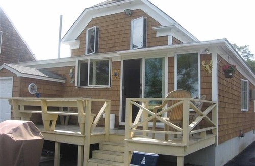 Pine Point House | Weekly Discounts Charming Beach House at Pine Point straight walk to Beach!