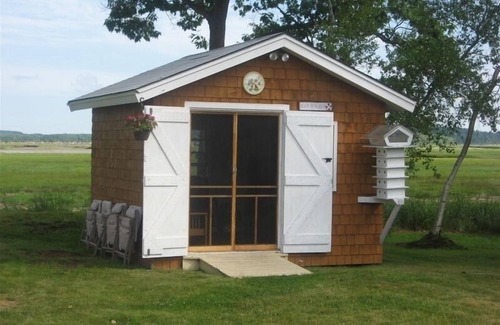 Pine Point House | Weekly Discounts Charming Beach House at Pine Point straight walk to Beach!