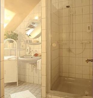 Reil Hotel | WeinBergHotel Nalbach