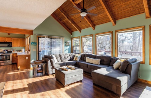 La Follette House | Weir At The Lake Charming 4 Bed/4 Bath House In Deerfield Dock, Deck & Hot Tub