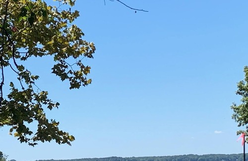 Centre House | Weiss Lake Hideout. Enjoy our cozy camper on the lake