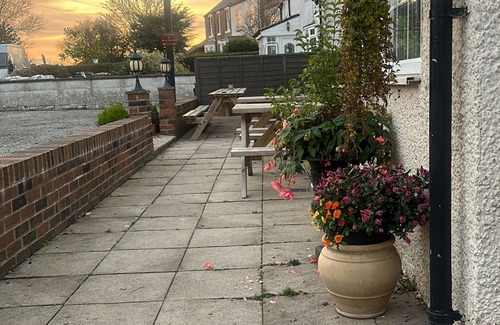 Welbury Apartment | Welbury Studio, Sleeps 2, Pet Friendly & Parking