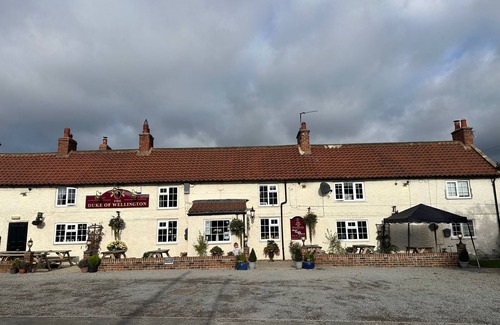 Welbury Apartment | Welbury Studio, Sleeps 2, Pet Friendly & Parking