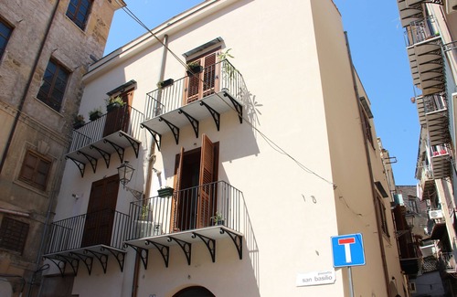 Ruggero Settimo Apartment | WelcHomeLoft: holiday home