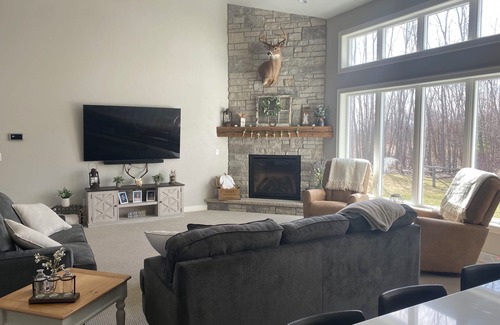 Butte Des Morts House | Welcome 2026 EAA travelers! Charming 3-bedroom house in Oshkosh with WiFi, AC