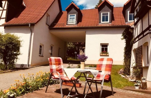 Trockenborn-Wolfersdorf Apartment | Welcome to our cozy guest house with separate entrance