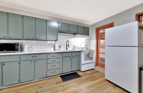 Wichita House | ~Welcome Extended Stay Travelers!~2BD/1.5 Bath~