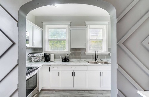 Roselawn Finance House | Welcome Home to this stylish entrainment home! Have fun with the whole family.