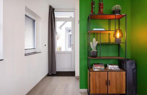 Offingawier Apartment | Welcome in - Beneden appartement direct aan het Sneekermeer met tuin