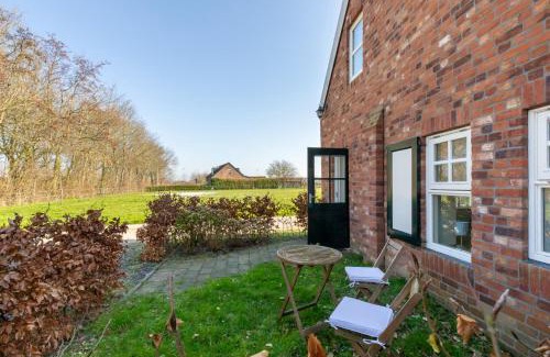 Koudekerke Apartment | Welcome in - Rustig gelegen gastenverblijf met eigen tuin, slaapkamer en badkamer