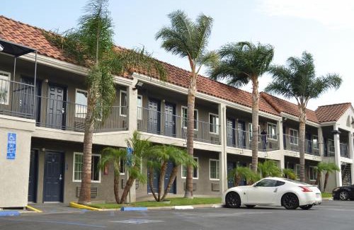 Corona Hotel | Welcome Inn Corona