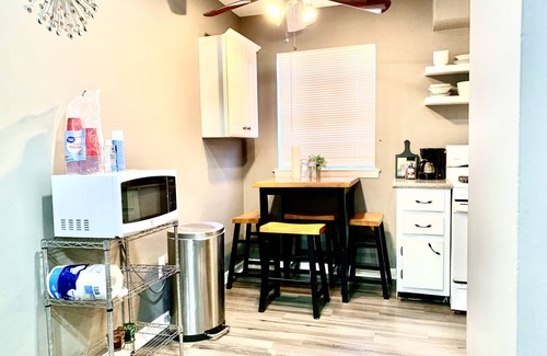 Midtown Apartment | Welcome International Guests, full kitchen, discount shuttle to downtown