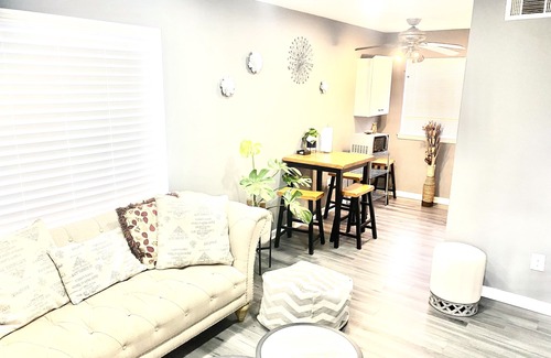 Midtown Apartment | Welcome International Guests, full kitchen, discount shuttle to downtown