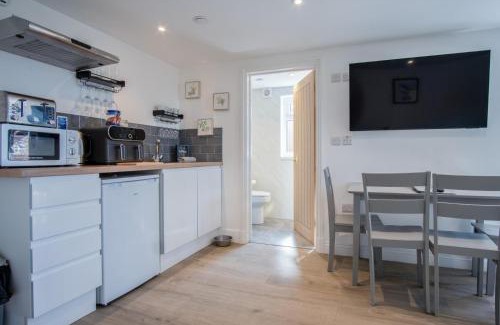 Crynant House | Welcome Lodge - 1 Bedroom Cottage - Llanrhidian