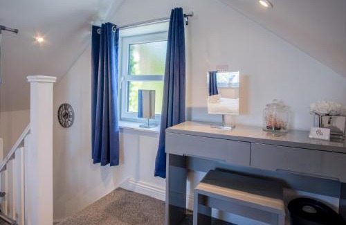Crynant House | Welcome Lodge - 1 Bedroom Cottage - Llanrhidian