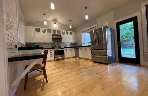 Happy Valley House | Welcome to a 3-bedroom pet friendly house in adorable Happy Valley