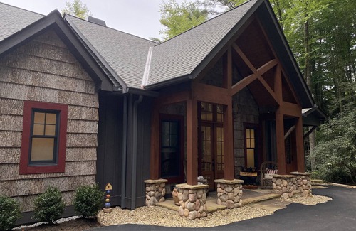Lake Toxaway House | Welcome to A Little Bit O' Heaven!