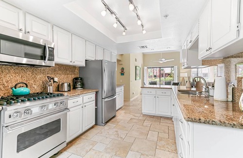 Araby Condo | Welcome to Ananda Nivas, Contemporary Condo in South Palm Springs, -Dog friendly