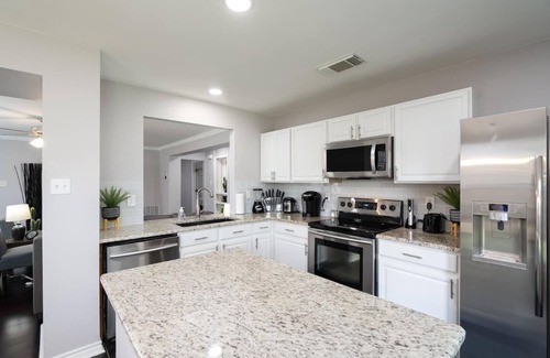 Blossoms Park House | Welcome to Ashley! Relax in this bright and airy one story home in a quiet, desirable neighborhood