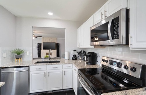 Blossoms Park House | Welcome to Ashley! Relax in this bright and airy one story home in a quiet, desirable neighborhood