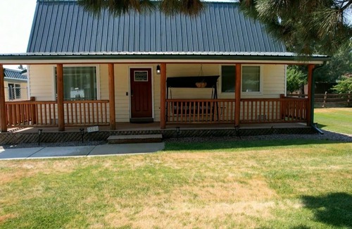 Florence House | Welcome to BarnRoots a Cozy Family sized house, bring your friends