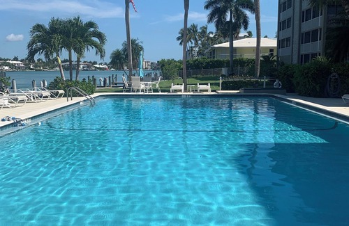 Moorings Condo | WELCOME to Beach Paradise! Venetian 2 min. V Miramar Beach . Napes 5 Ave. 5 min.