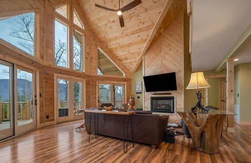 Lake Lure Cabin | Welcome to Bigfoot Bungalow! Views Galore!