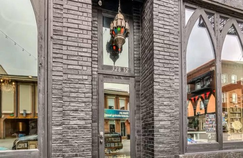 Downtown Springfield Apartment | Welcome to Black Palace-D! A beautiful downtown loft with easy access to everyth