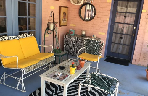 Blenman-Elm House | Welcome to Casa Hibiscus! Amenities galore! Hot tub+bike+bbq+fire pit ! Pets!