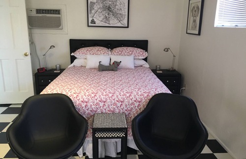 Blenman-Elm House | Welcome to Casa Hibiscus! Amenities galore! Hot tub+bike+bbq+fire pit ! Pets!